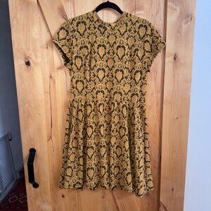 Cute knit short sleeve fit and flare printed dress, L